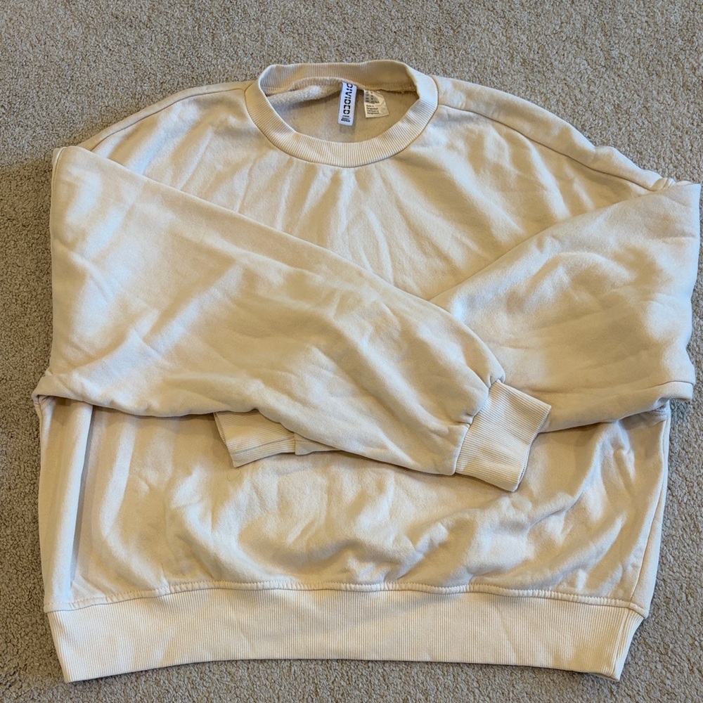 Dividend by H&M Classic Cream Crewneck Sweatshirt size medium